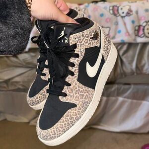 Cheetah print Nike mid sneakers, boys size 5 1/2
